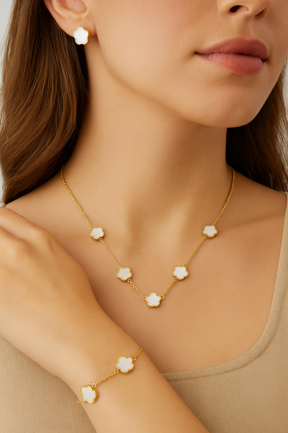 Kit Quadrifoglio Dorato – Eleganza in Madreperla